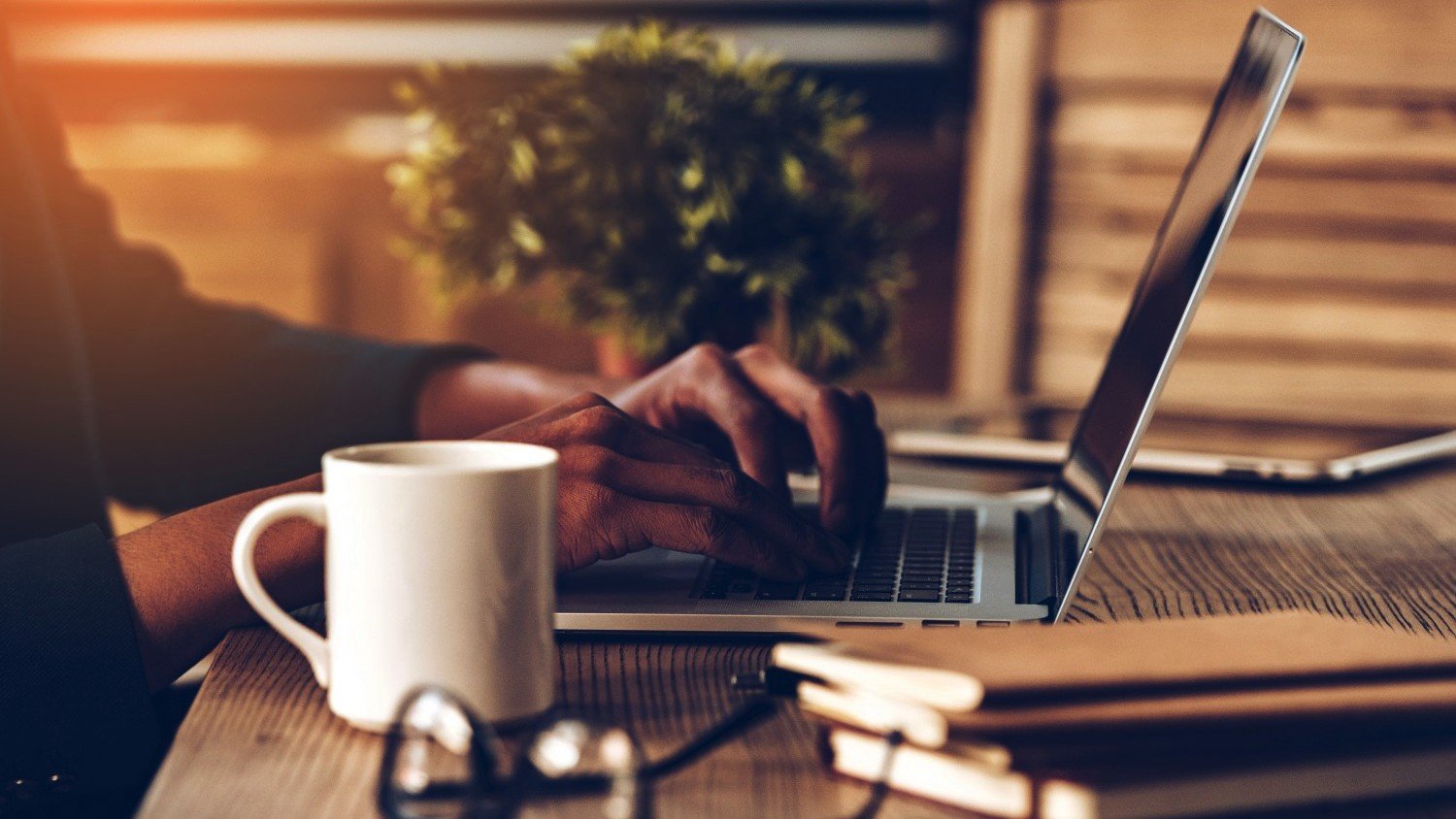 Compaxe CLS-321 Samsung Notebook Şarj Adaptörü...19V 3.16A 60W 5.5*3.0 İğneli Yuvarlak Uçlu Kolay Taşınır Tasarımlı Yüksek Verimli Samsung 19V 3.16A Adaptör